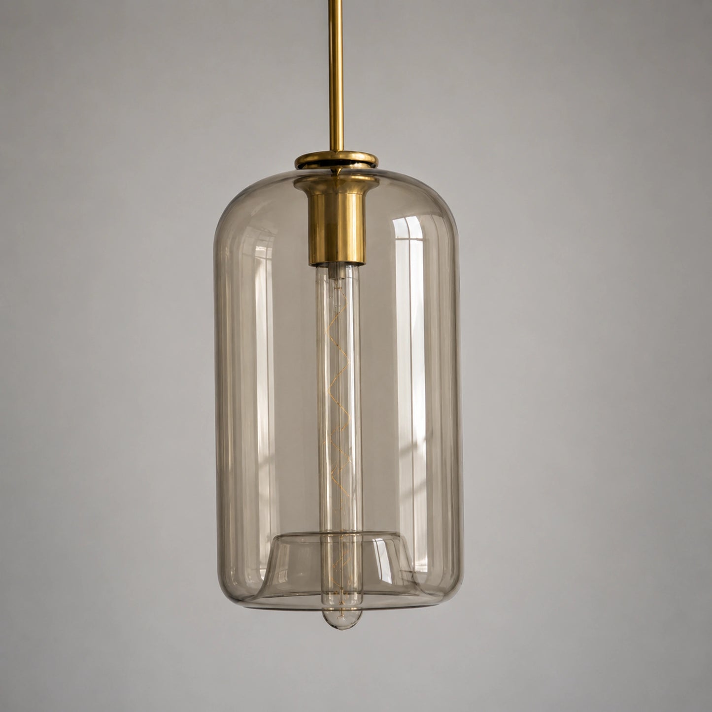 Luminária Pendente Cilíndrica Âmbar 18 cm | Metal Dourado
