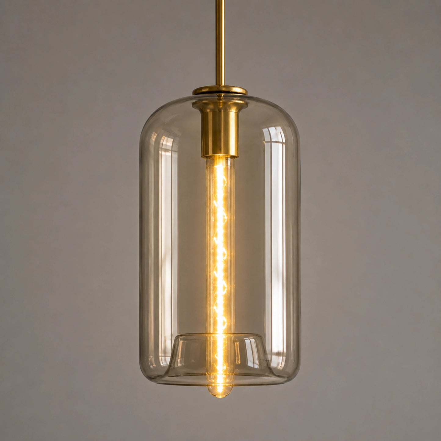 Luminária Pendente Cilíndrica Âmbar 18 cm | Metal Dourado