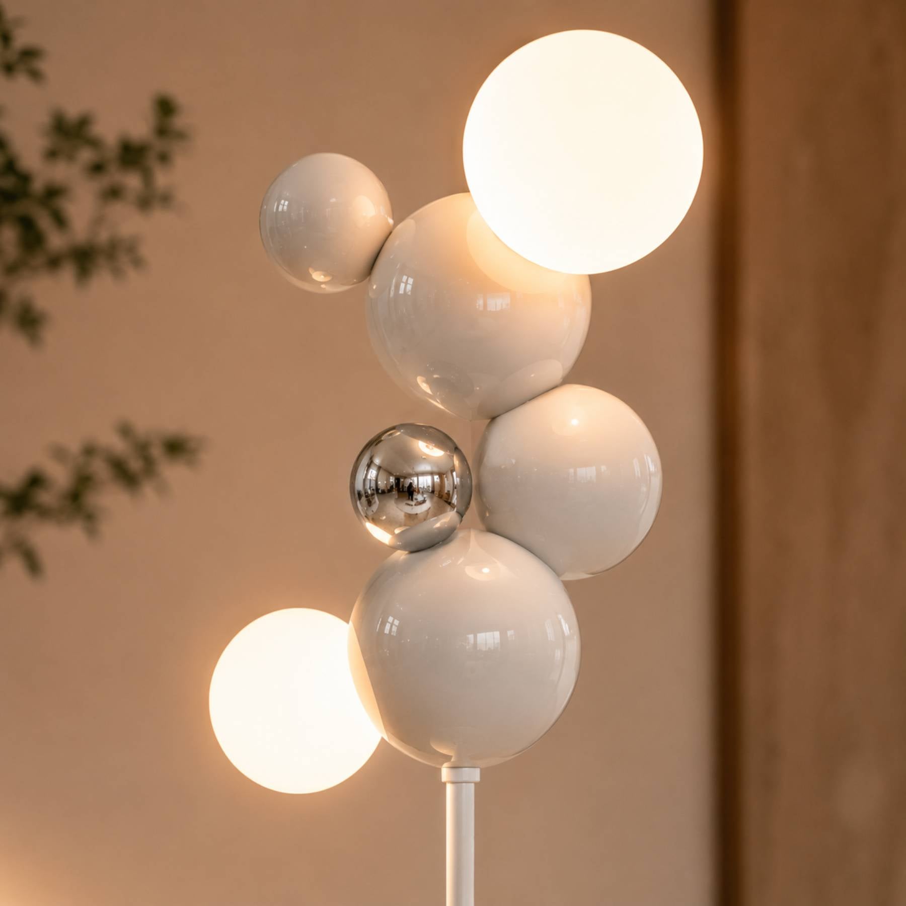 Luminária de Chão Villette cinza em ambiente contemporâneo