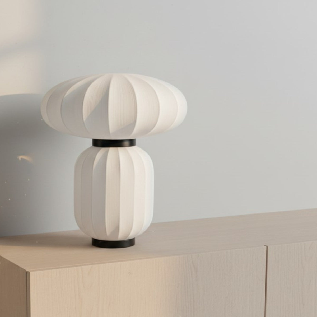 Luminária de Mesa Osho em ambiente de descanso