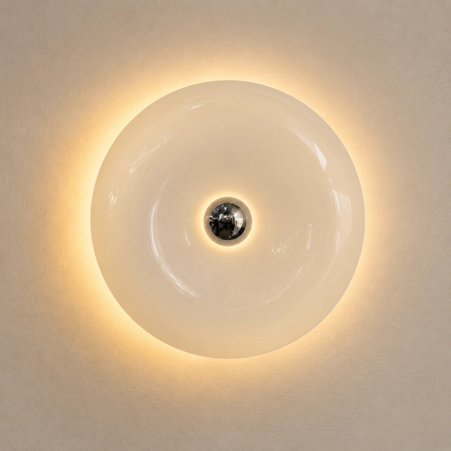 Arandela Retrô luminária de parede LED em vidro branco acesa