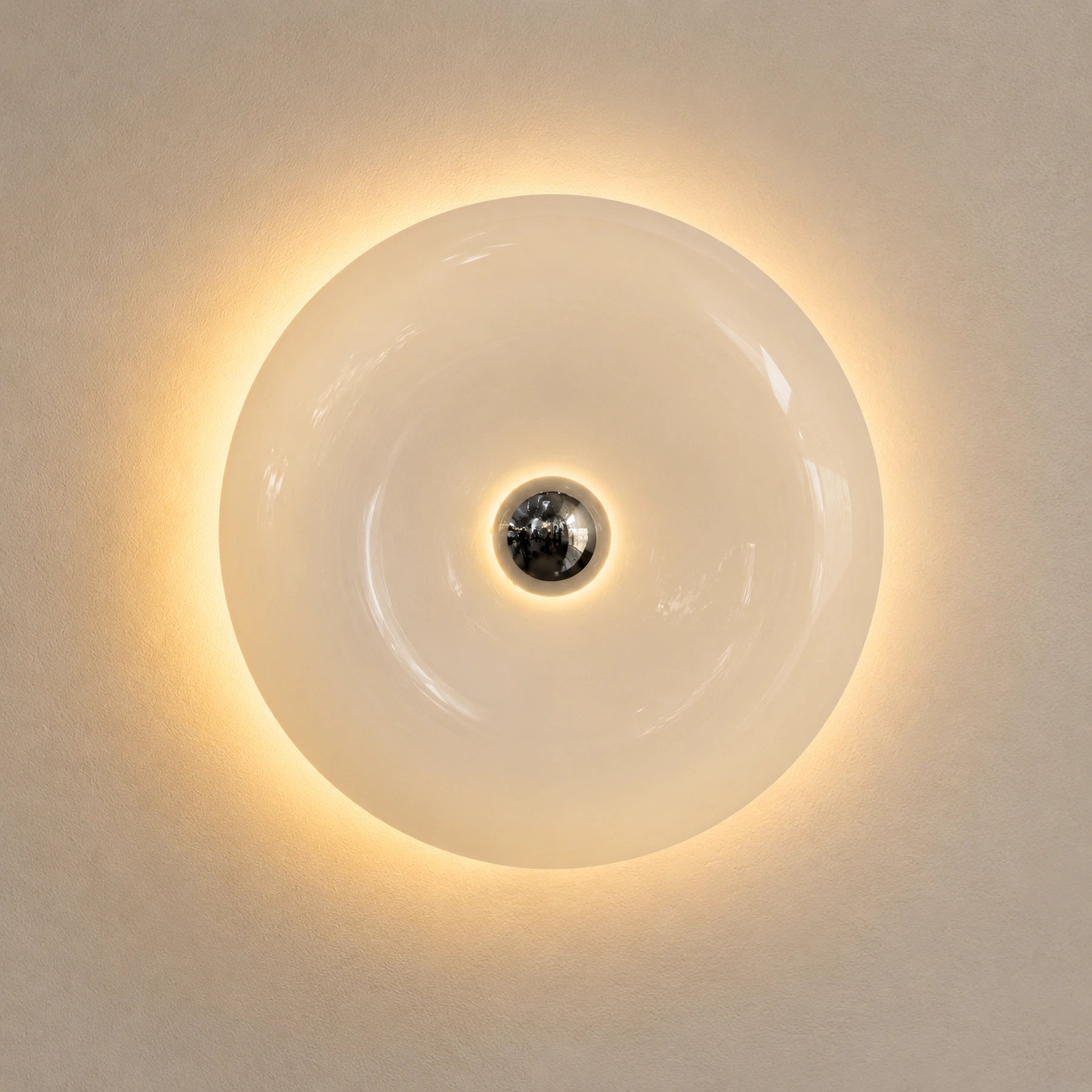 Arandela Retrô luminária de parede LED em vidro branco acesa