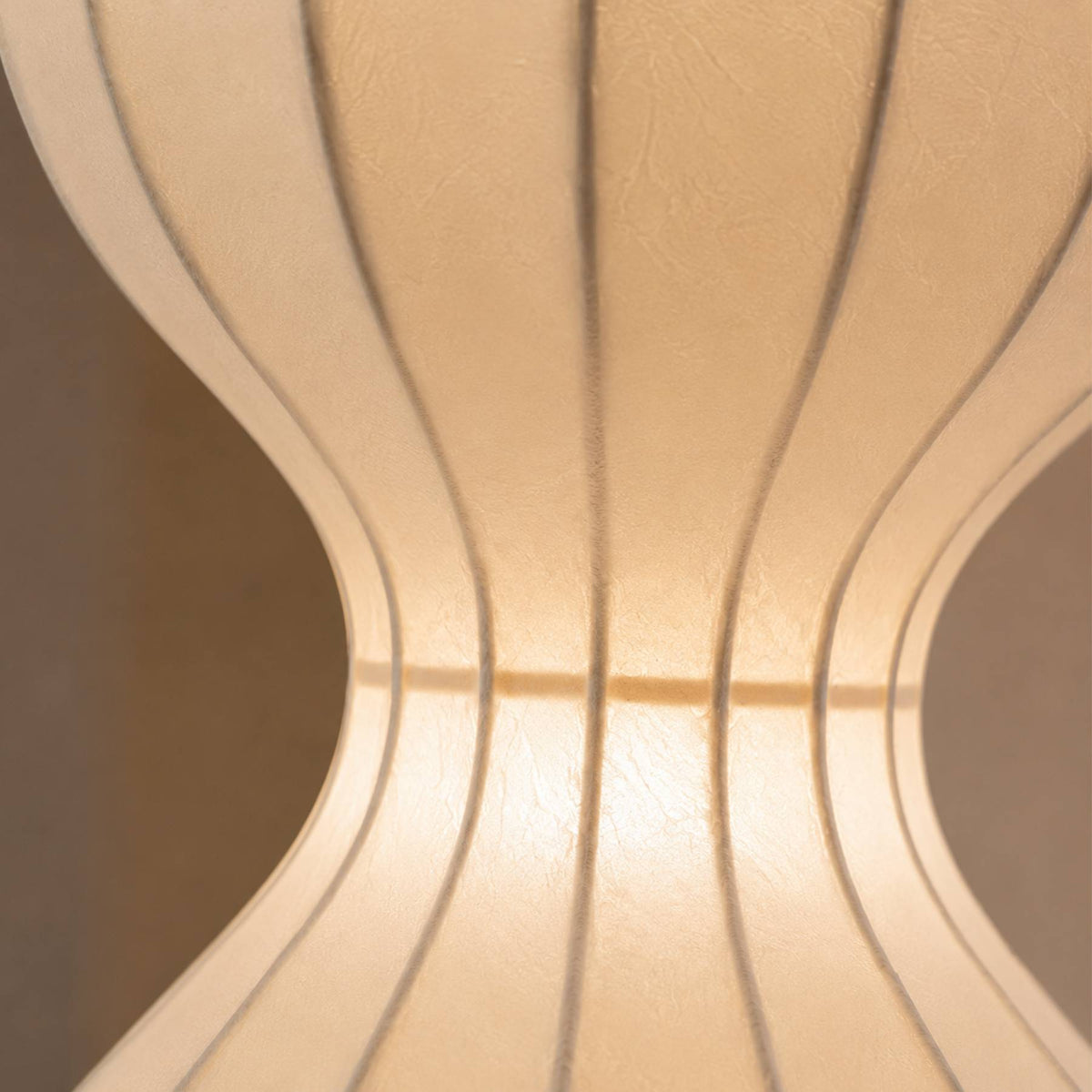 Detalhe da seda e da estrutura da Luminária Ise