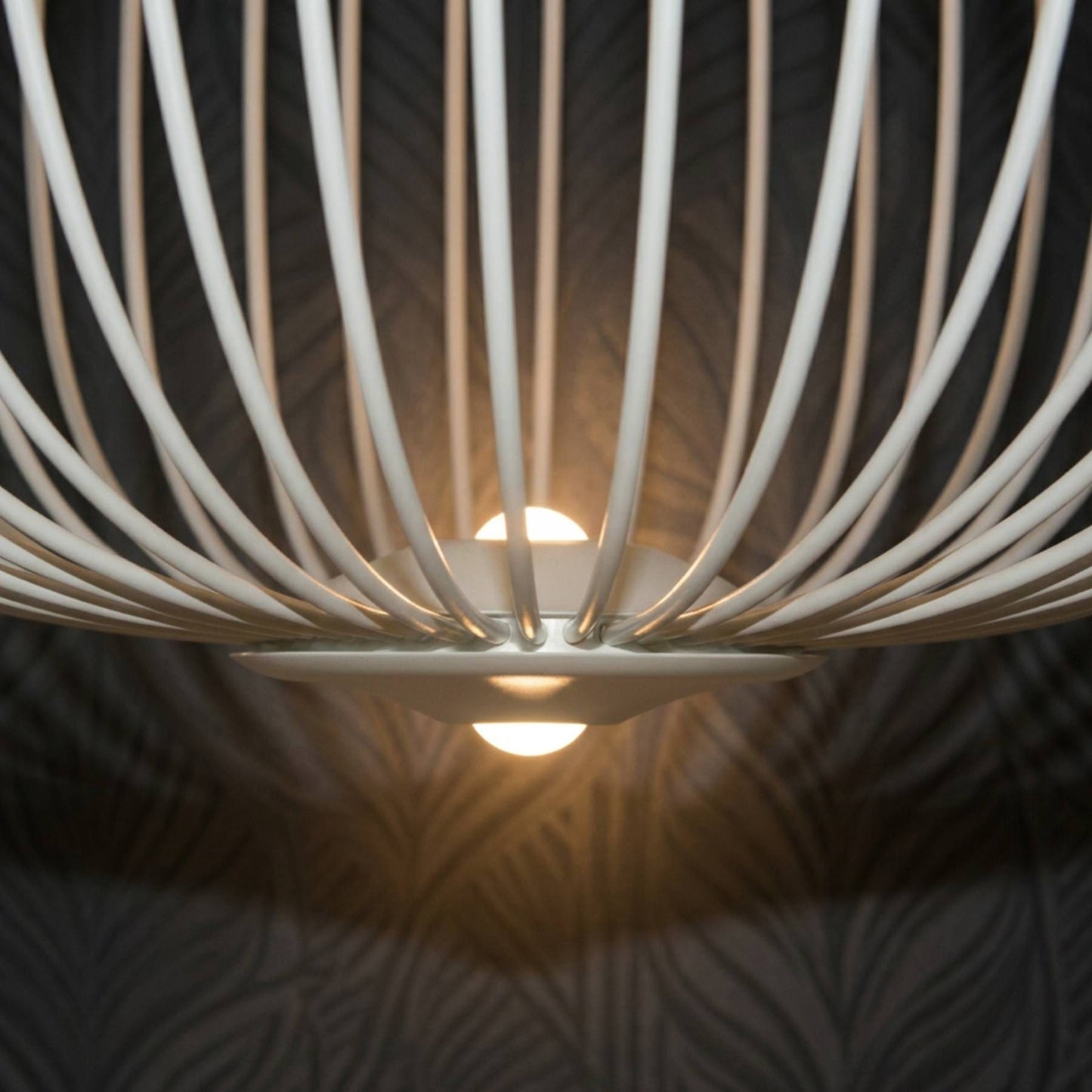 Luminária de Teto Pendente de Metal Branca Orbe