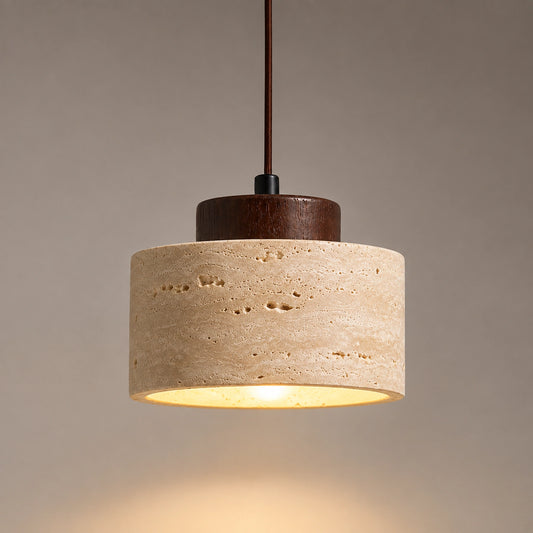 Luminária pendente travertino acesa com iluminação quente
