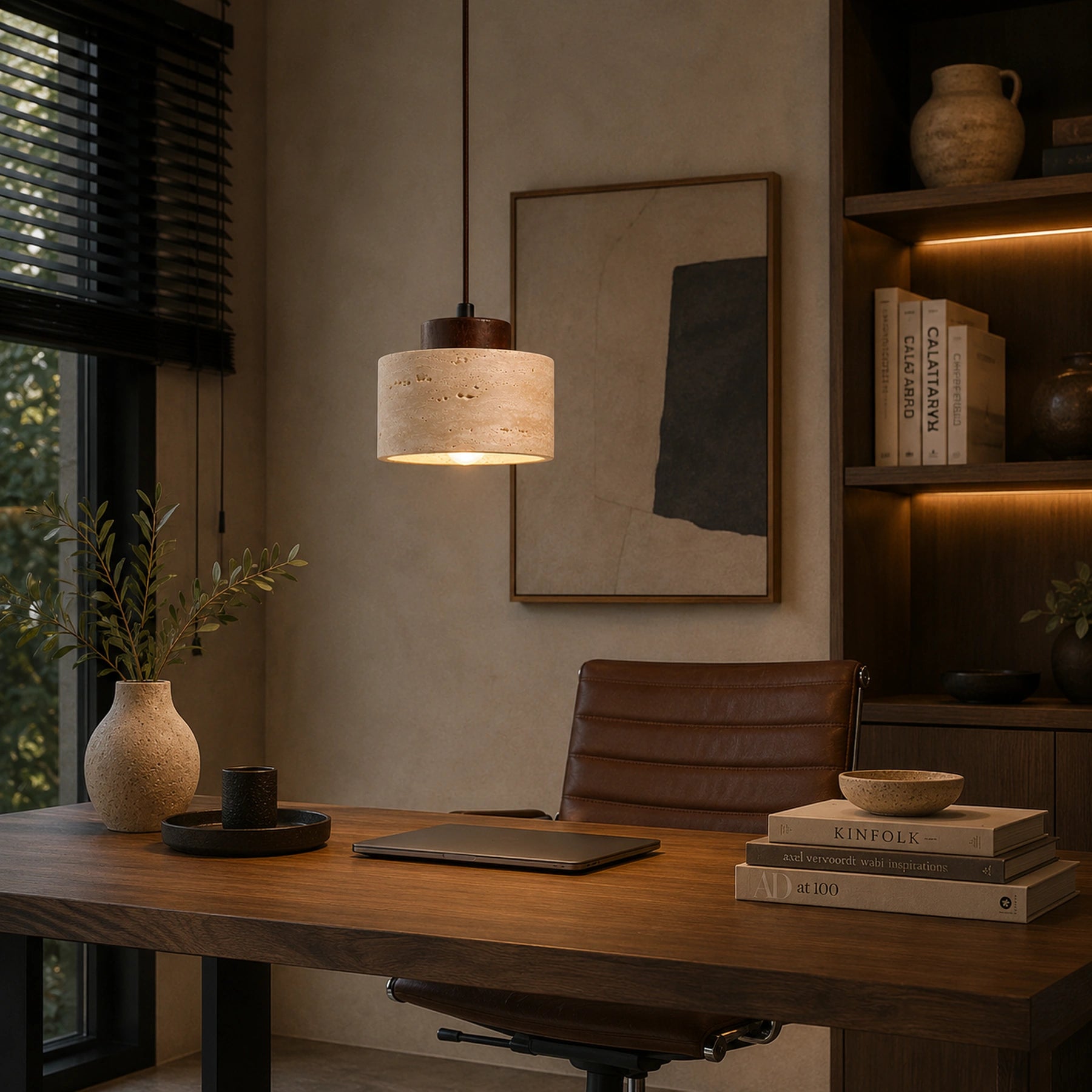 Luminária pendente travertino em escritório contemporâneo