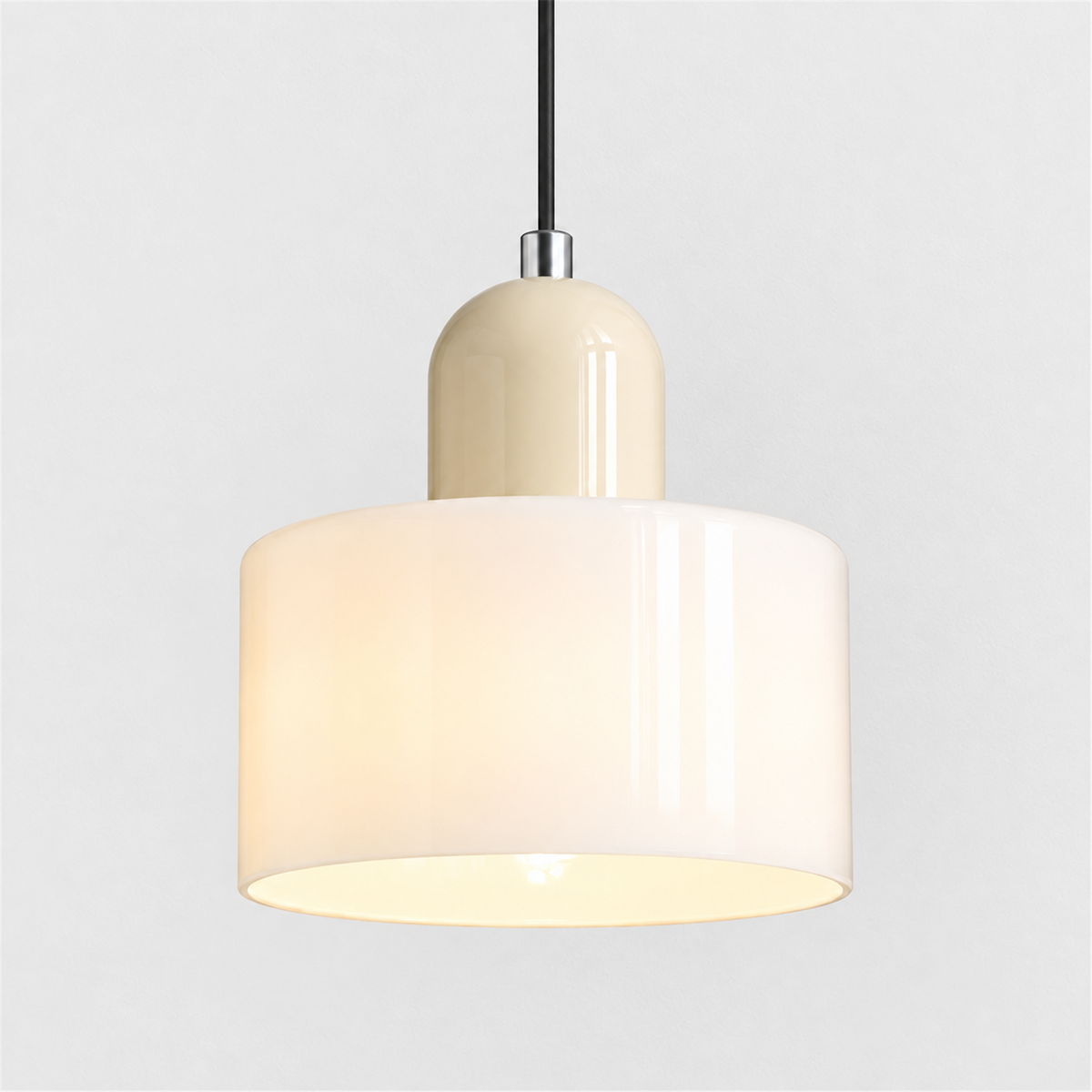 Luminária pendente de vidro branco leitoso e marfim, com cabo preto, vista frontal sobre fundo cinza-claro.
